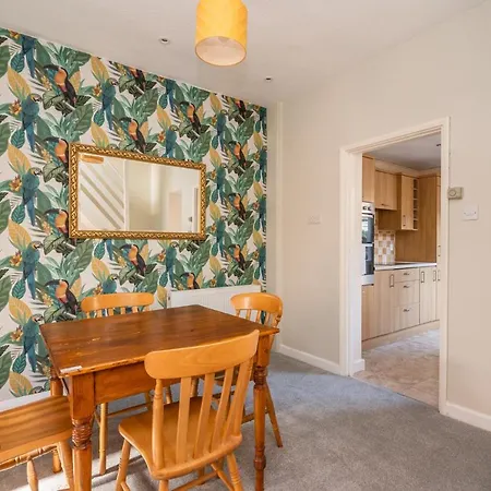 Lockwood St Cosy Victorian House In With Parking Pass The Keys ヨーク