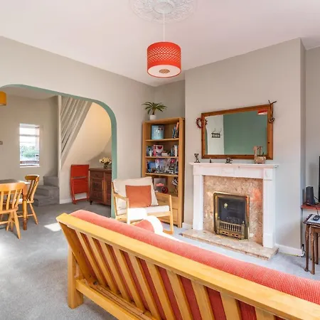 Nyaraló Lockwood St Cosy Victorian House In With Parking Pass The Keys
