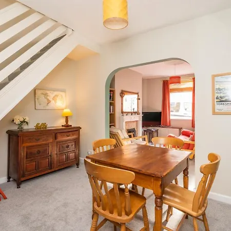 Cosy & Victorian House - Pass The Keys