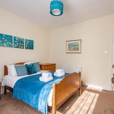 Lockwood St Cosy Victorian House In With Parking Pass The Keys Feriehus