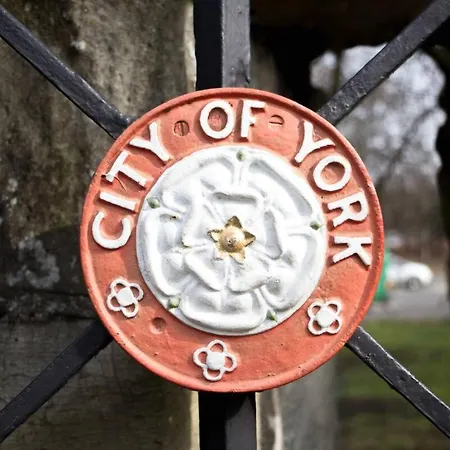 Lockwood St Cosy Victorian House In With Parking Pass The Keys Feriehus