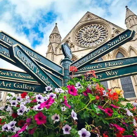 Holiday home Lockwood St Cosy Victorian House In With Parking Pass The Keys