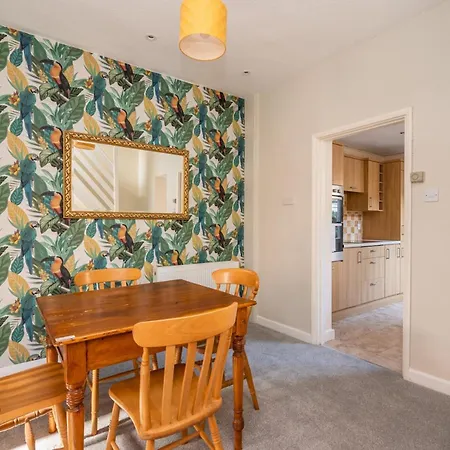 Lockwood St Cosy Victorian House In With Parking Pass The Keys York