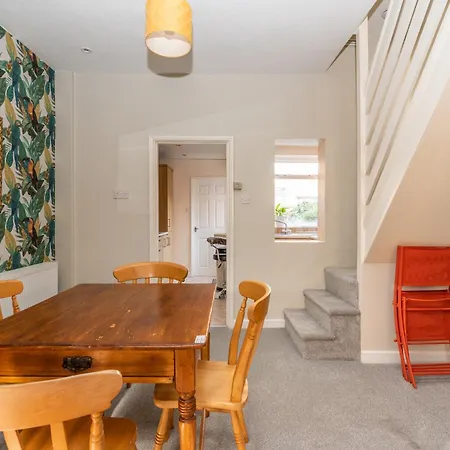Lockwood St Cosy Victorian House In With Parking Pass The Keys York