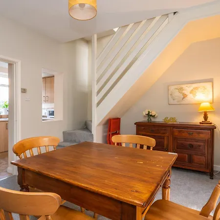 Lockwood St Cosy Victorian House In With Parking Pass The Keys