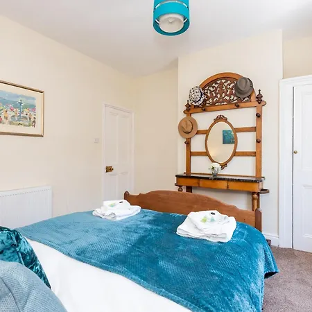 Lockwood St Cosy Victorian House In With Parking Pass The Keys Nyaraló York