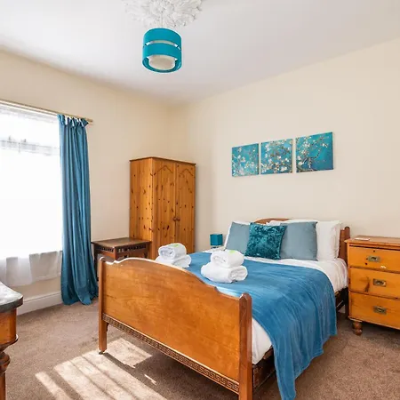 Lockwood St Cosy Victorian House In With Parking Pass The Keys York