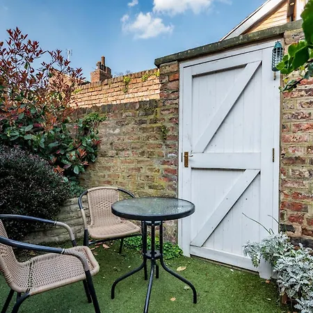 Lockwood St Cosy Victorian House In With Parking Pass The Keys Nyaraló