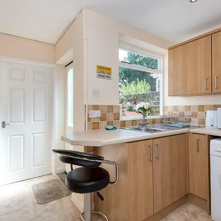 Cosy & Victorian House - Pass The Keys