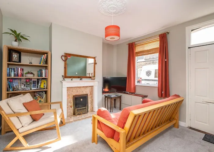 Lockwood St Cosy Victorian House In With Parking Pass The Keys Holiday home *