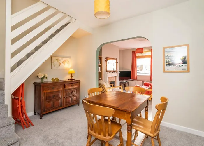 Lockwood St Cosy Victorian House In With Parking Pass The Keys