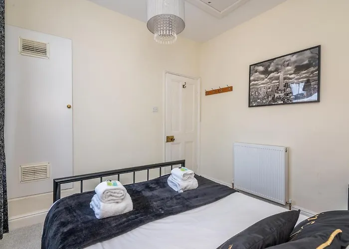 Lockwood St Cosy Victorian House In With Parking Pass The Keys